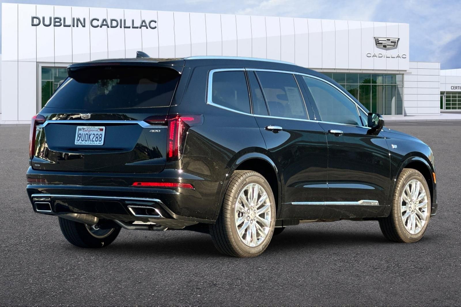 Used 2025 Cadillac XT6 Premium Luxury w/ Technology Package image 4