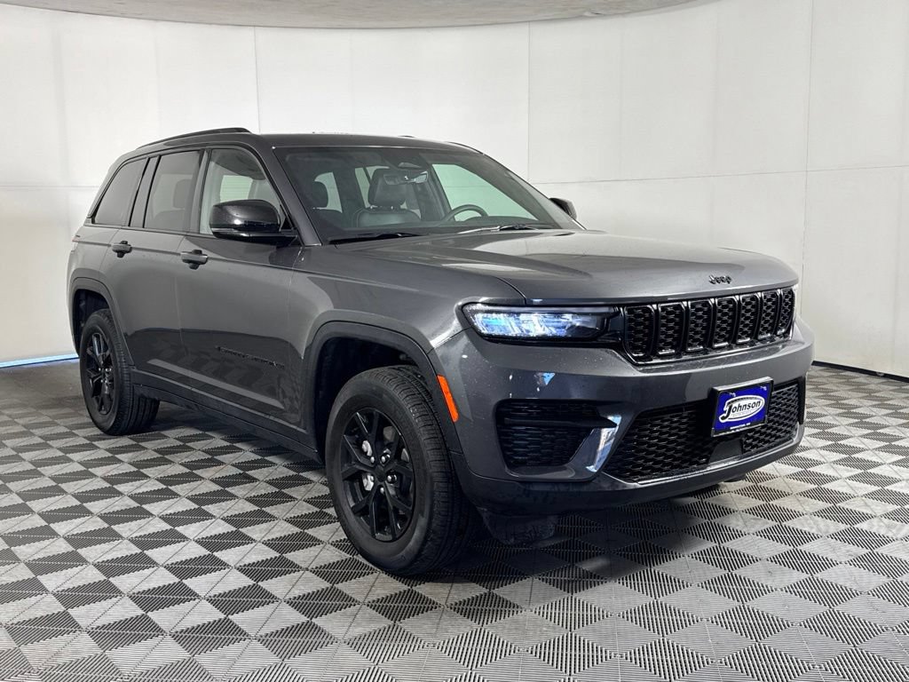 Certified 2025 Jeep Grand Cherokee Altitude AWD/4WD image 6