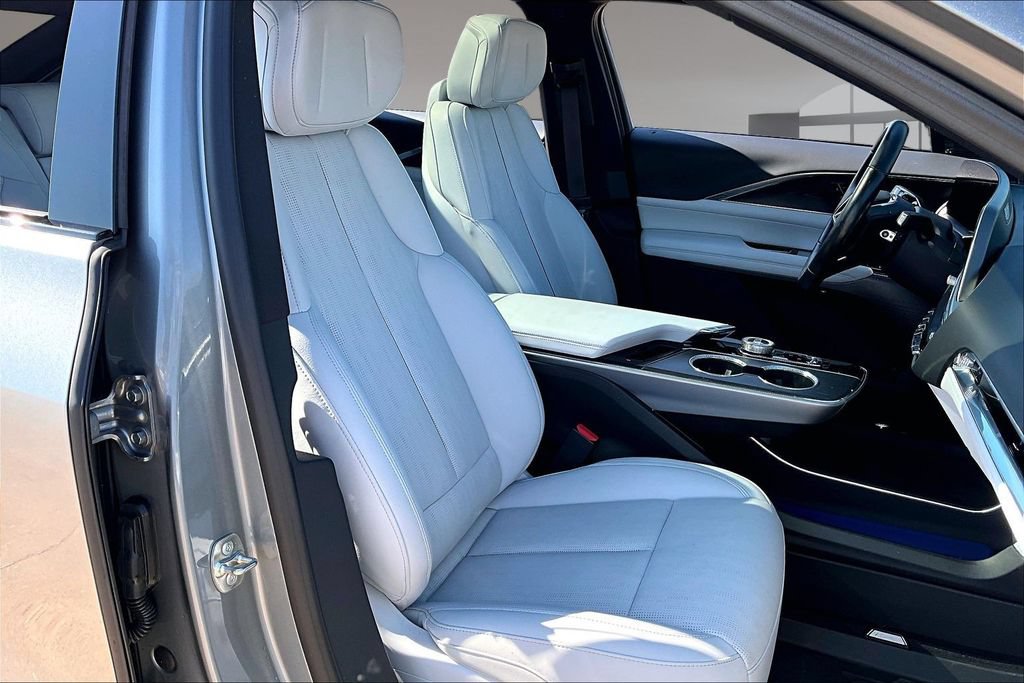 Used 2024 Cadillac Lyriq Luxury AWD/4WD image 7