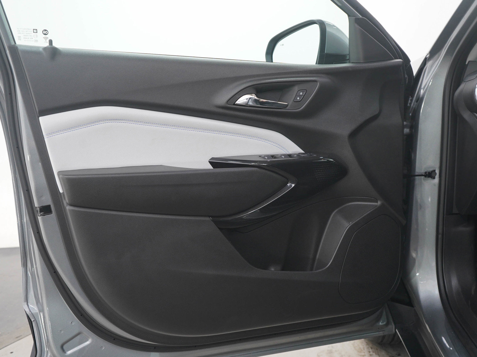 Used 2025 Chevrolet Trax LT w/ Driver Confidence Package FWD image 20