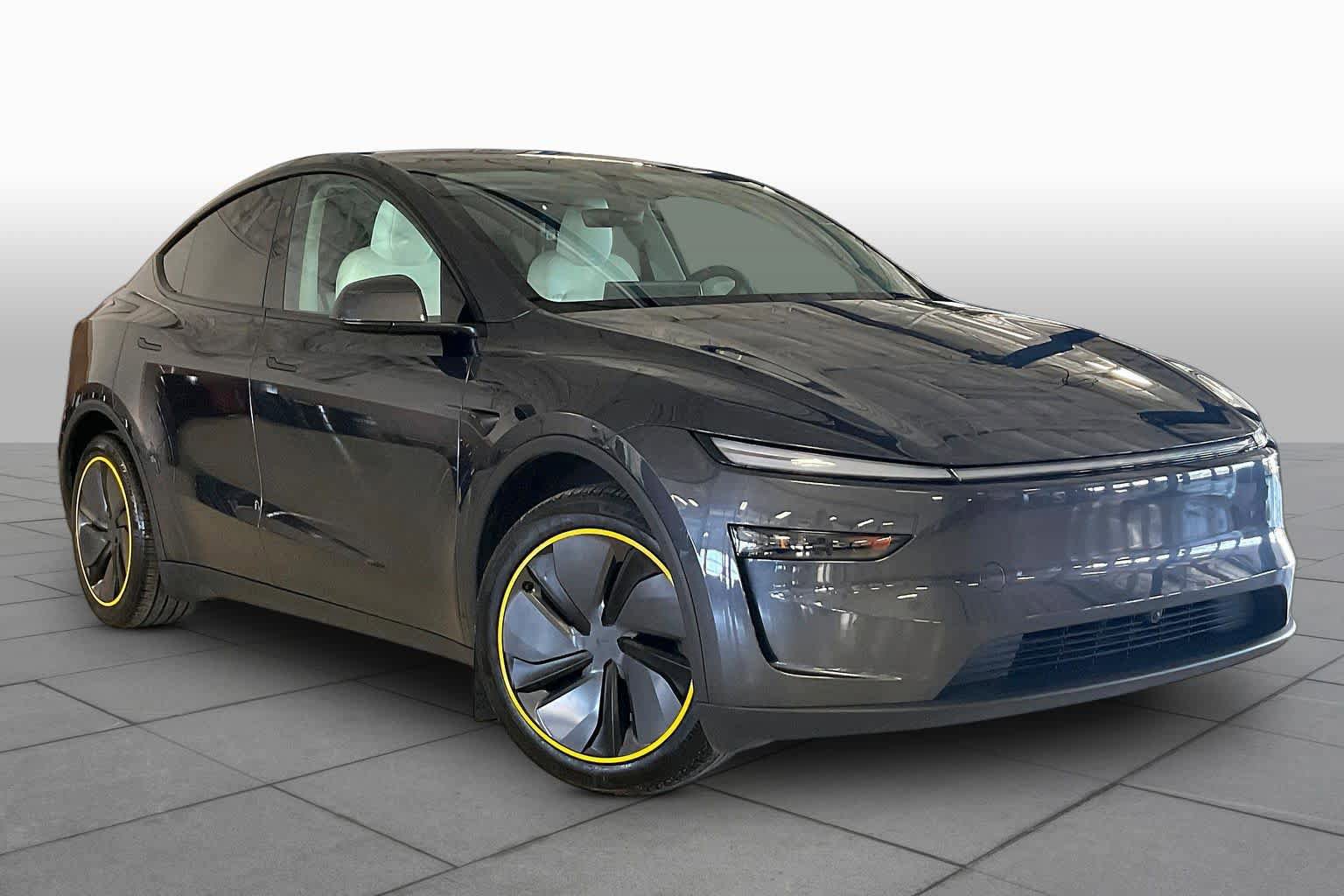 Used 2026 Tesla Model Y AWD image 2