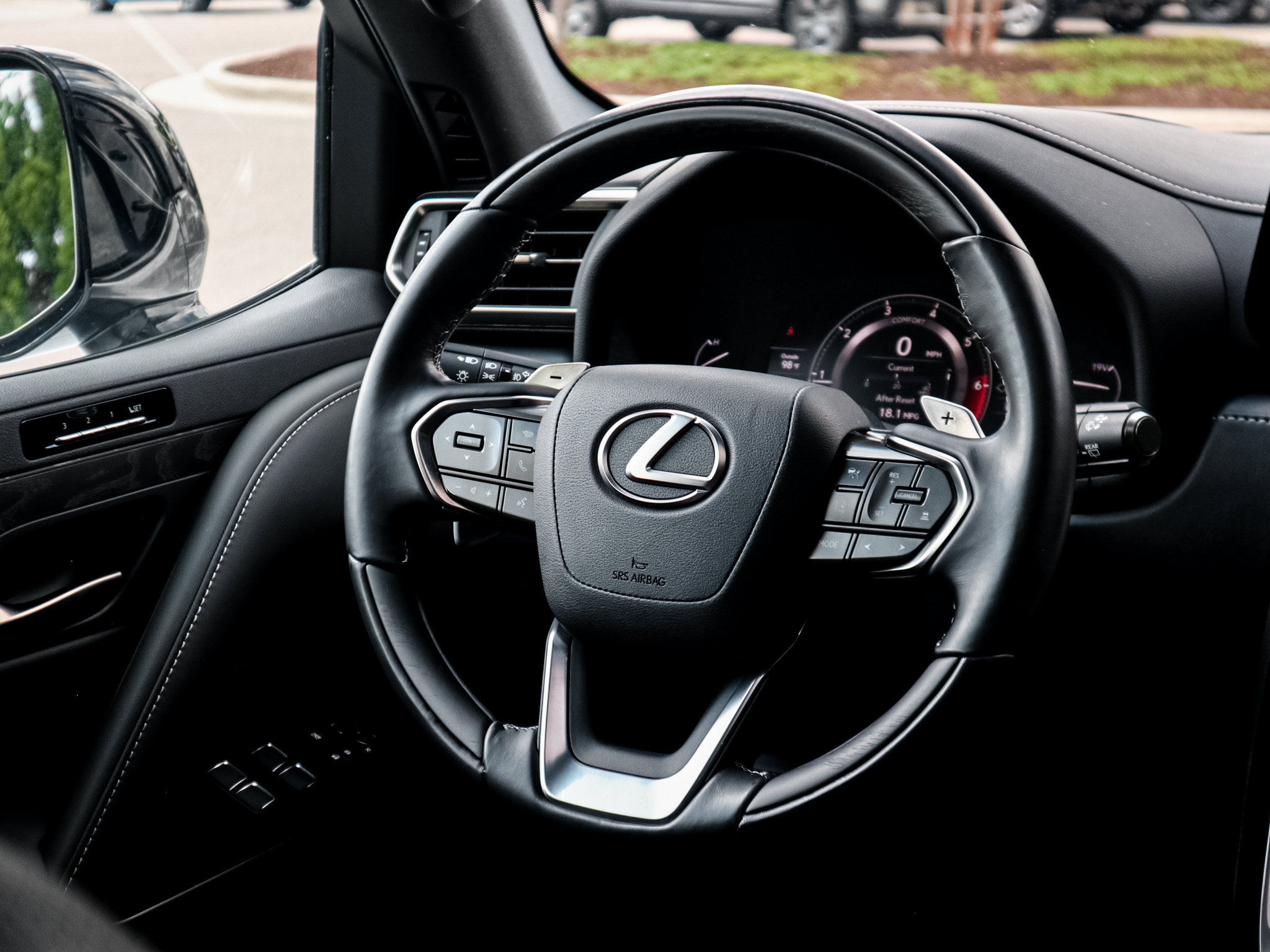 Used 2022 Lexus LX 600 4WD w/ Appearance Package image 18