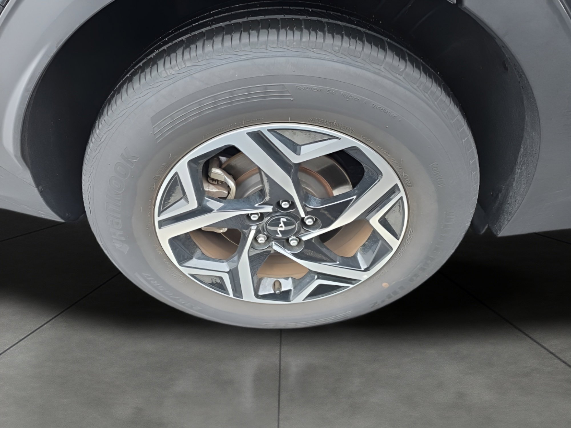 Used 2025 Kia Sportage LX image 9