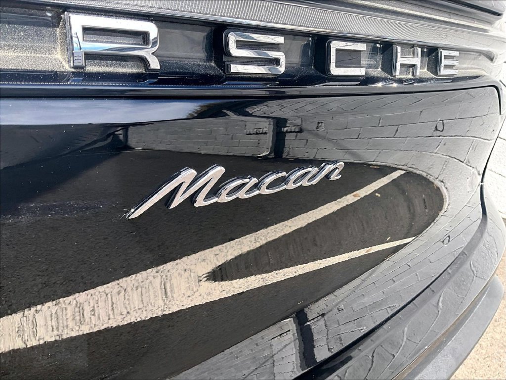 Certified 2023 Porsche Macan AWD/4WD image 33