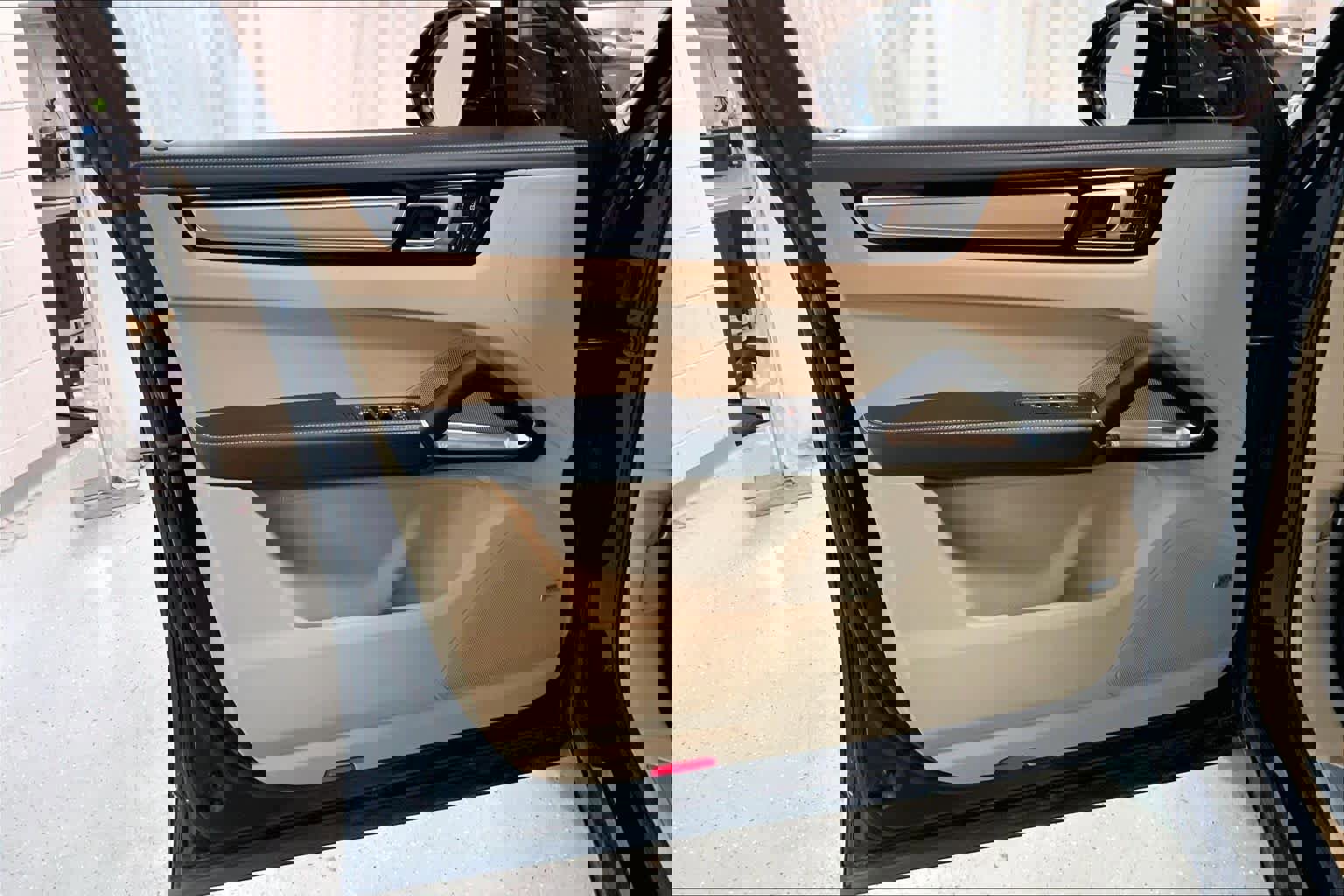 Used 2020 Porsche Cayenne Turbo image 21