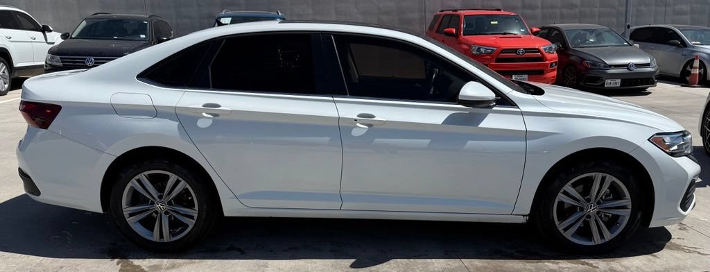 Used 2024 Volkswagen Jetta SE FWD image 4