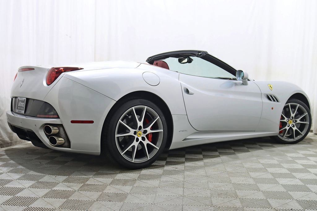 Used 2010 Ferrari California RWD image 10