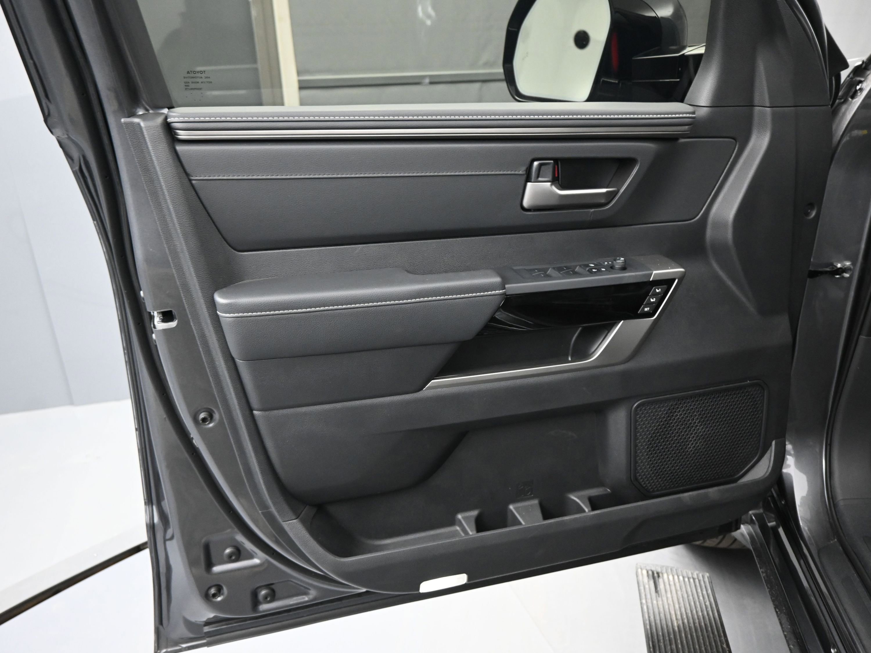 Used 2026 Toyota Tundra Limited image 15