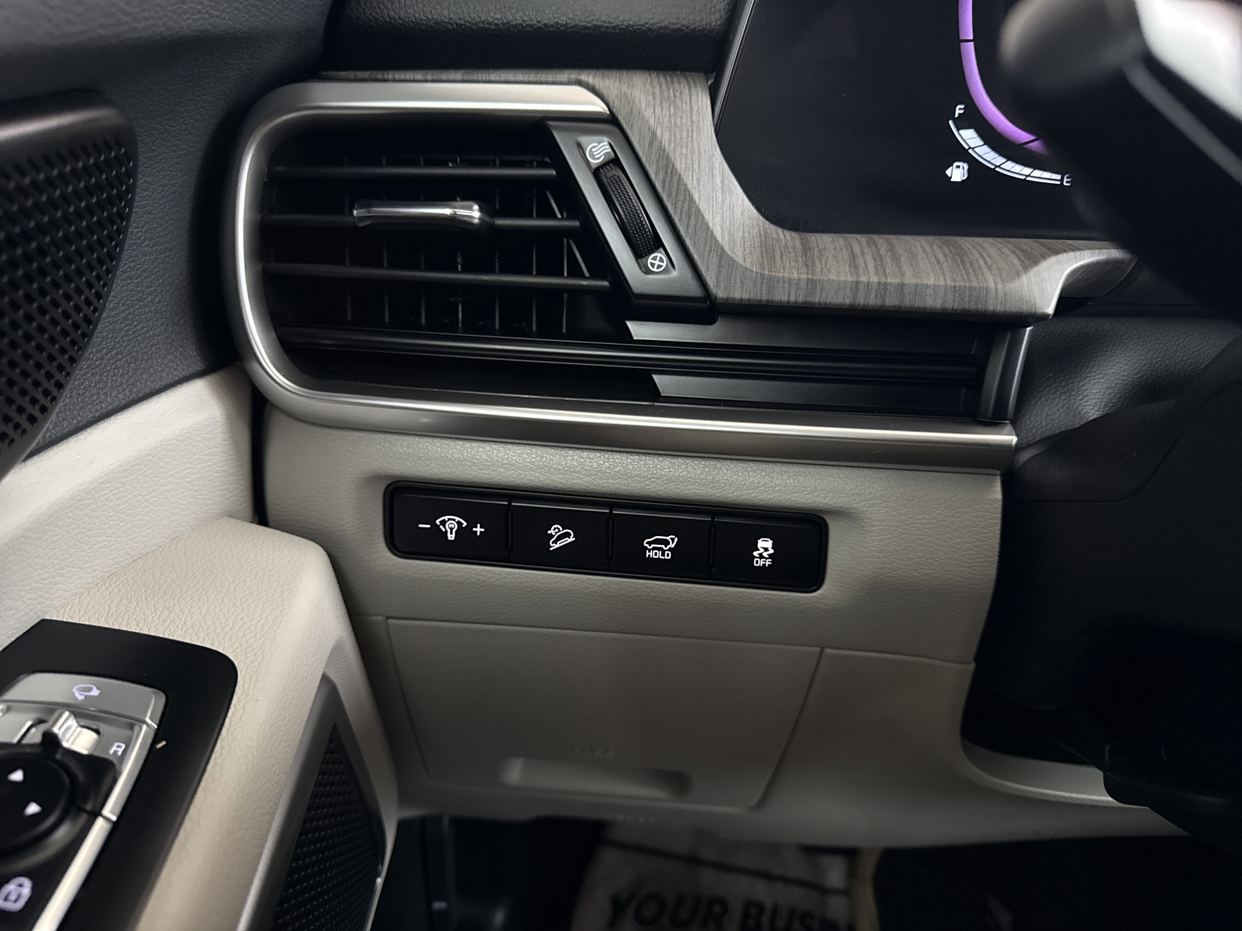 Used 2023 Kia Telluride EX w/ EX Captain's Chair Package image 23