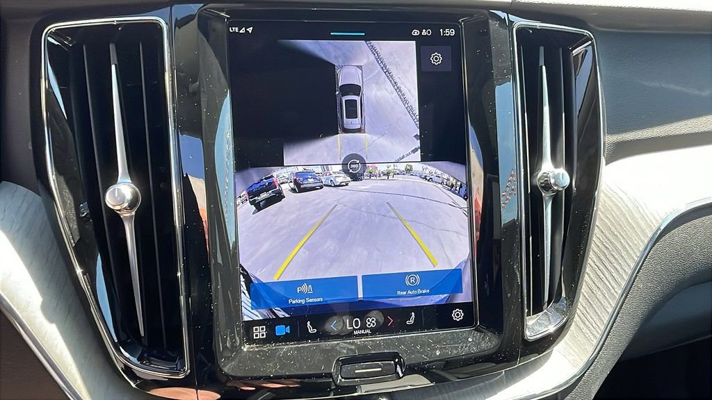 Used 2025 Volvo XC60 B5 Plus AWD/4WD image 21