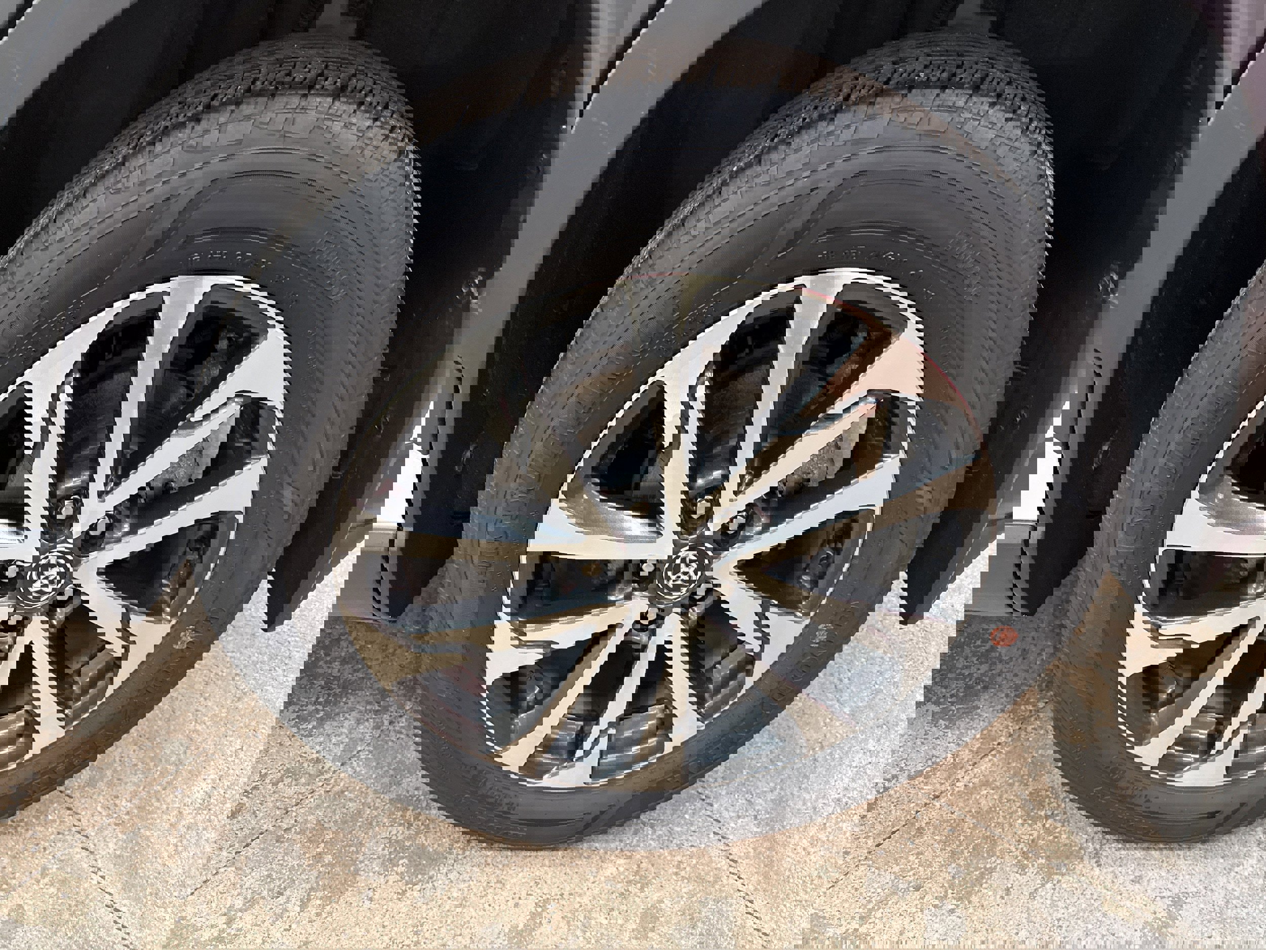 Used 2024 Toyota Corolla Cross XLE w/ Convenience Package image 9