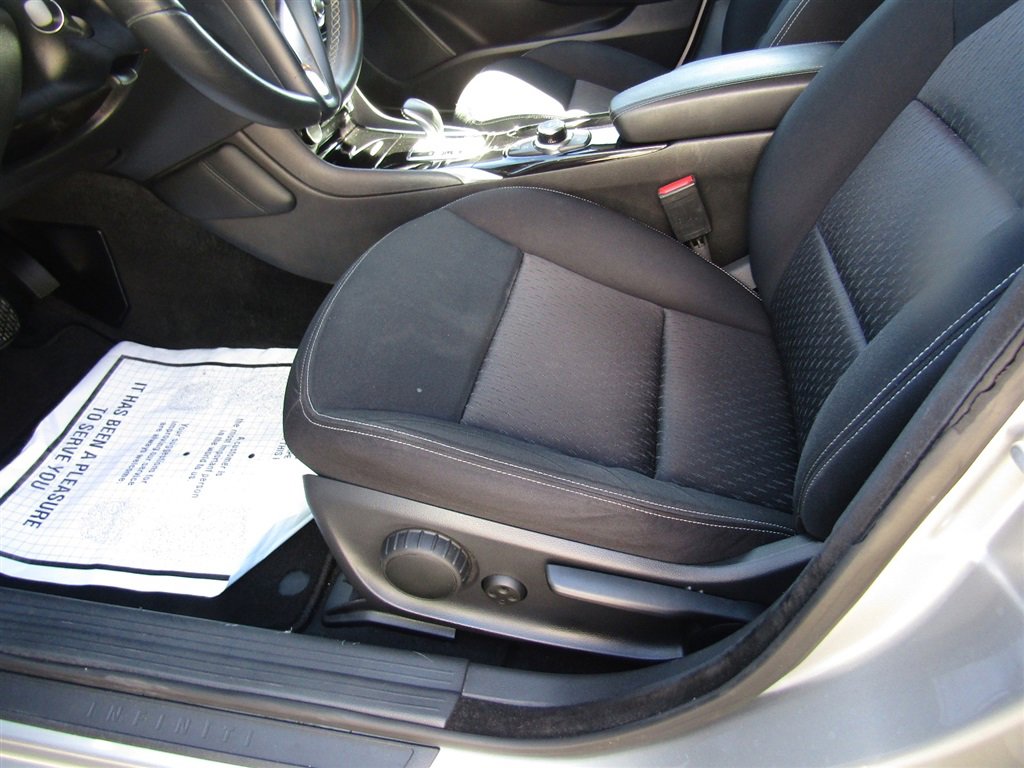 Used 2018 INFINITI QX30 image 14