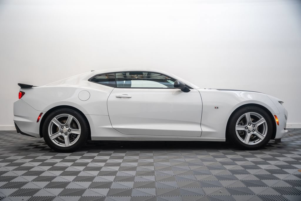 Used 2023 Chevrolet Camaro LT RWD image 4