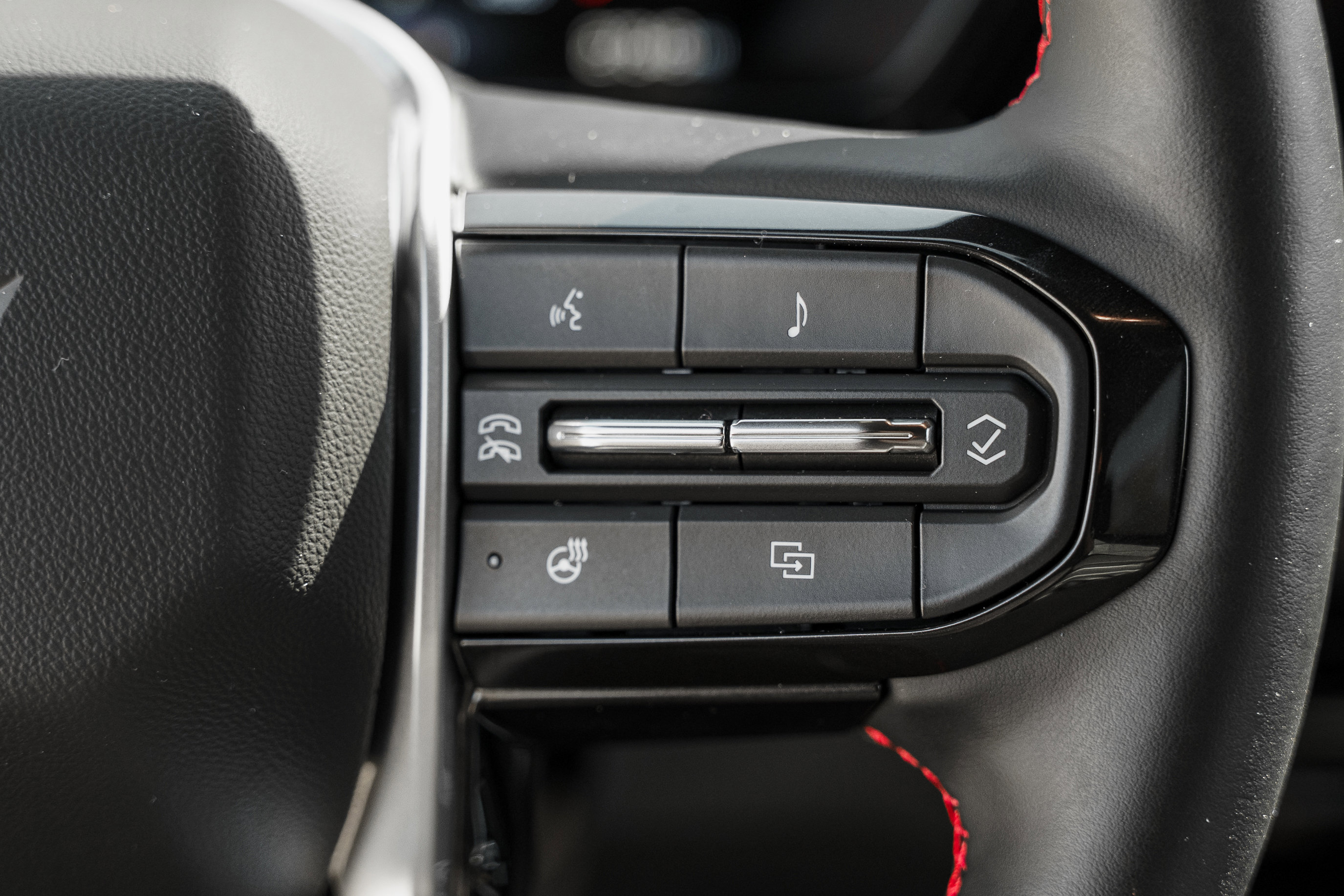 Used 2024 Chevrolet Colorado Z71 w/ Z71 Convenience Package 2 image 17