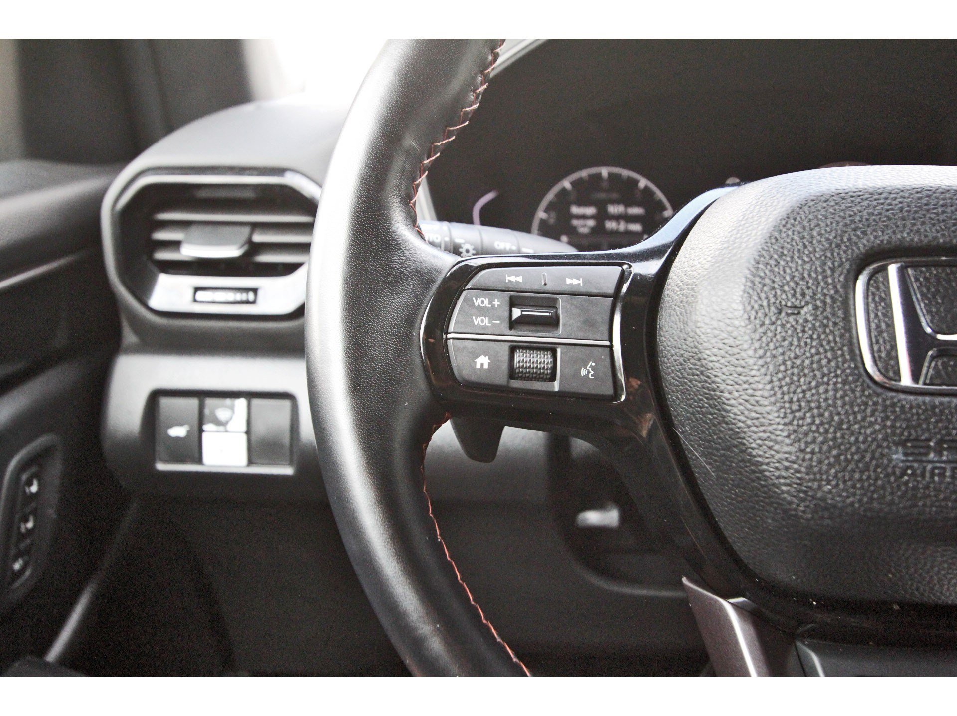 Used 2025 Honda Pilot TrailSport image 16