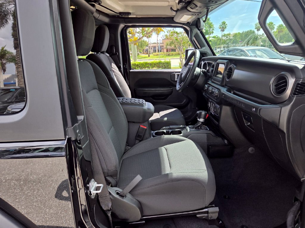 Used 2022 Jeep Wrangler Sport AWD/4WD image 13