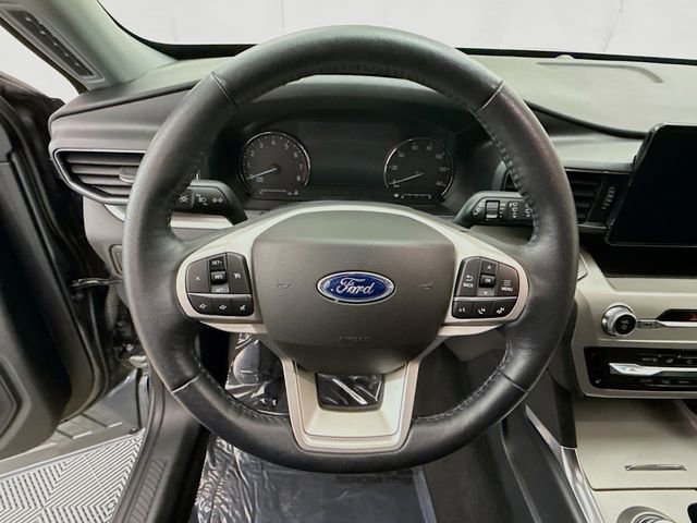 Certified 2022 Ford Explorer XLT w/ Equipment Group 202A AWD/4WD image 11