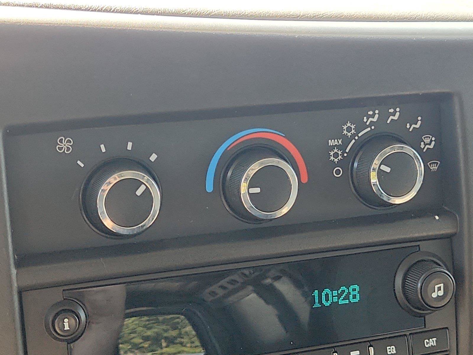 Used 2015 Chevrolet Express 2500 RWD image 24