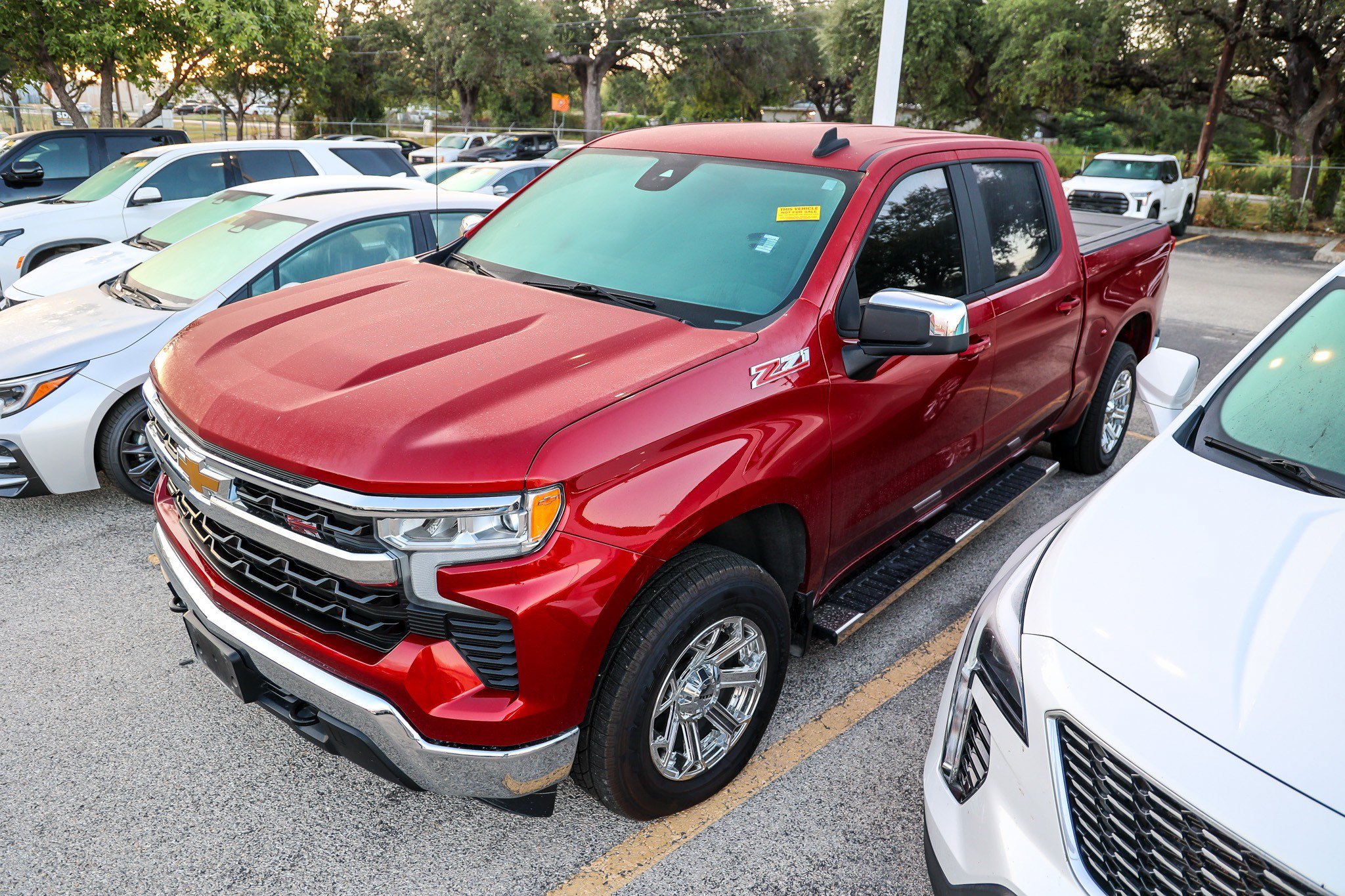 Used 2023 Chevrolet Silverado 1500 LT w/ Z71 Off-Road Package AWD/4WD image 3