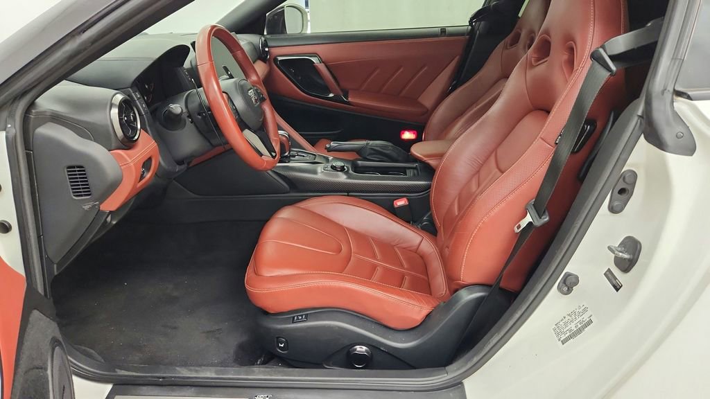 Used 2017 Nissan GT-R Premium w/ Premium Interior Package AWD/4WD image 31