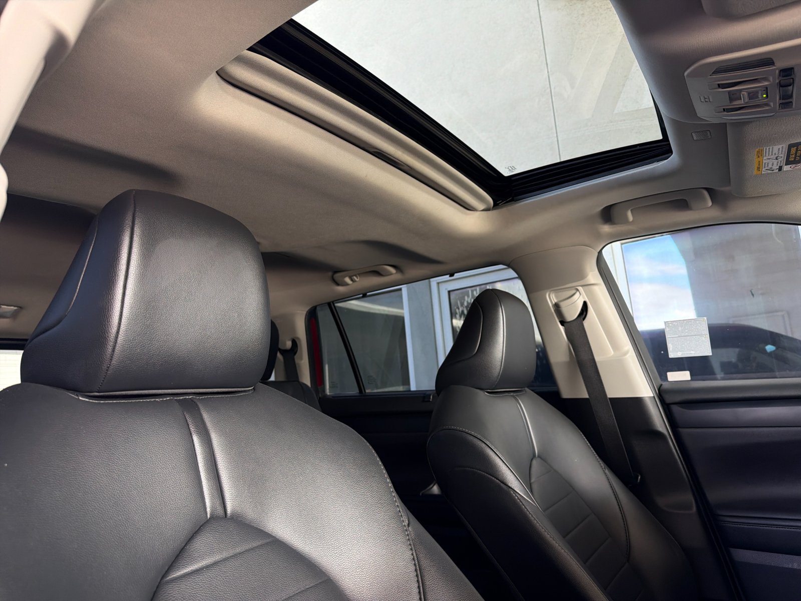Used 2020 Toyota Highlander XLE FWD image 17