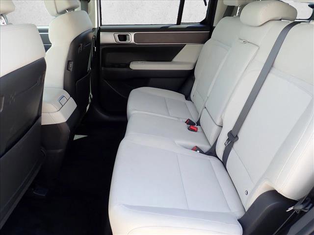 Used 2025 Hyundai Santa Fe SE image 9