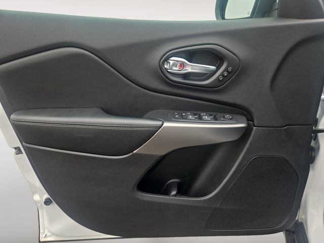 Used 2020 Jeep Cherokee Limited AWD/4WD image 16