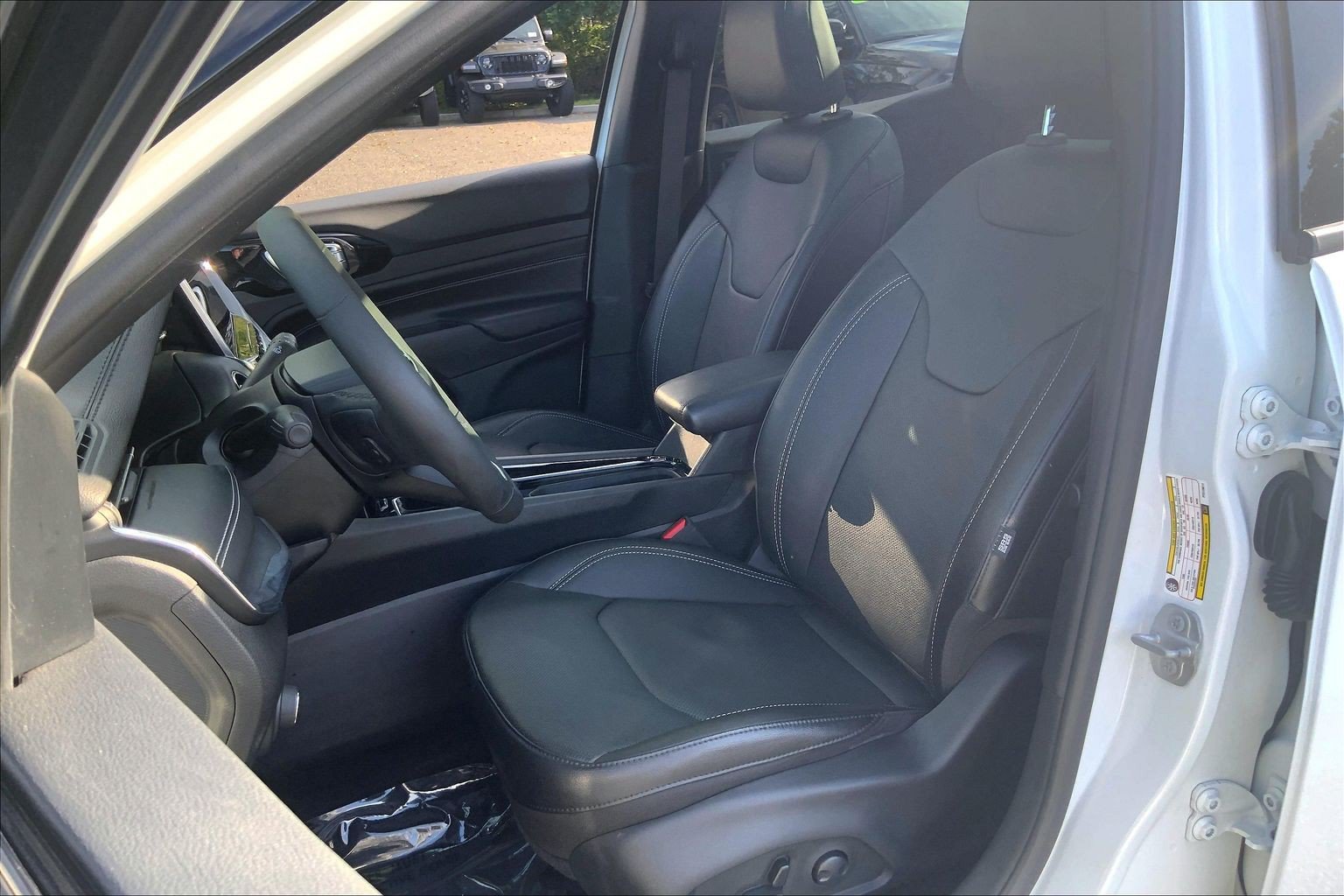 Certified 2023 Jeep Compass High Altitude w/ Driver Assist Group I AWD/4WD image 8