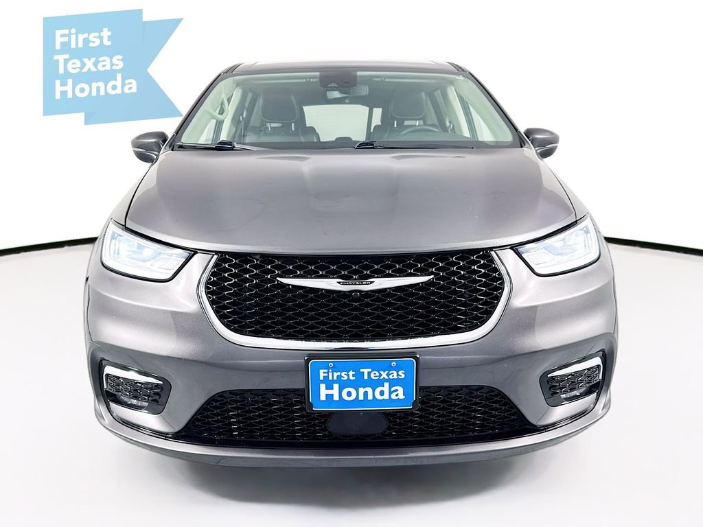 Used 2023 Chrysler Pacifica Touring-L image 2