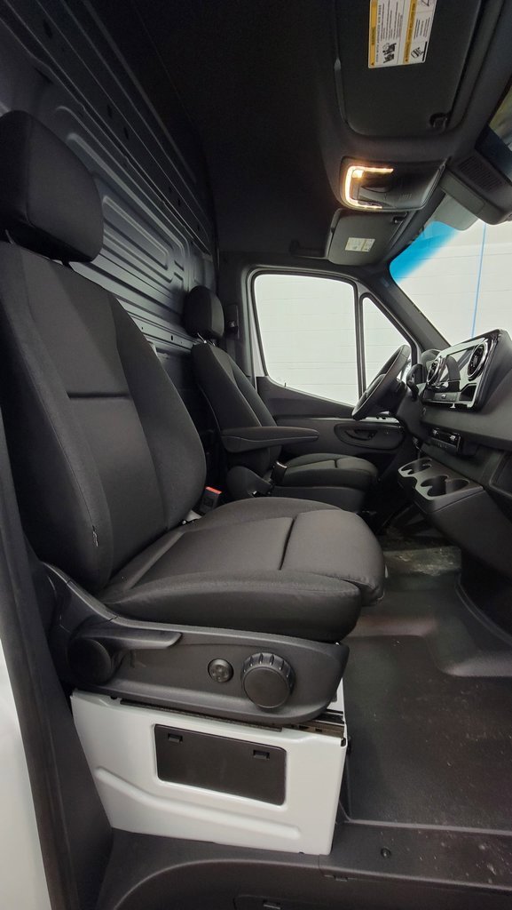 New 2025 Mercedes-Benz Sprinter 2500 image 10