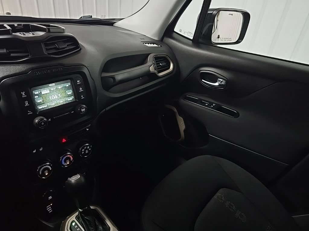 Used 2016 Jeep Renegade Latitude w/ Cold Weather Group AWD/4WD image 28