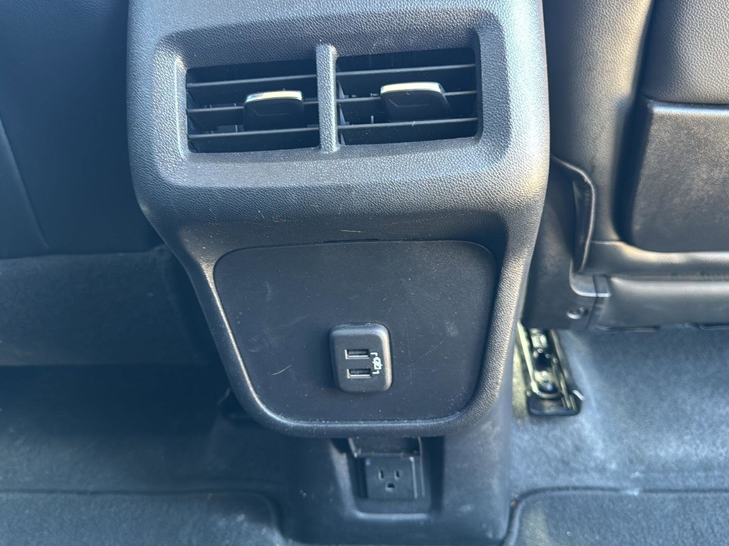 Used 2024 GMC Terrain SLT image 25