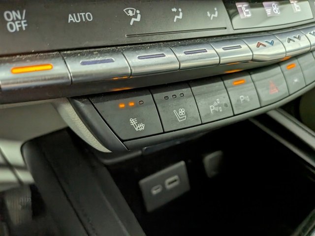 Used 2020 Cadillac XT4 Premium Luxury w/ Enhanced Visibility Package image 8