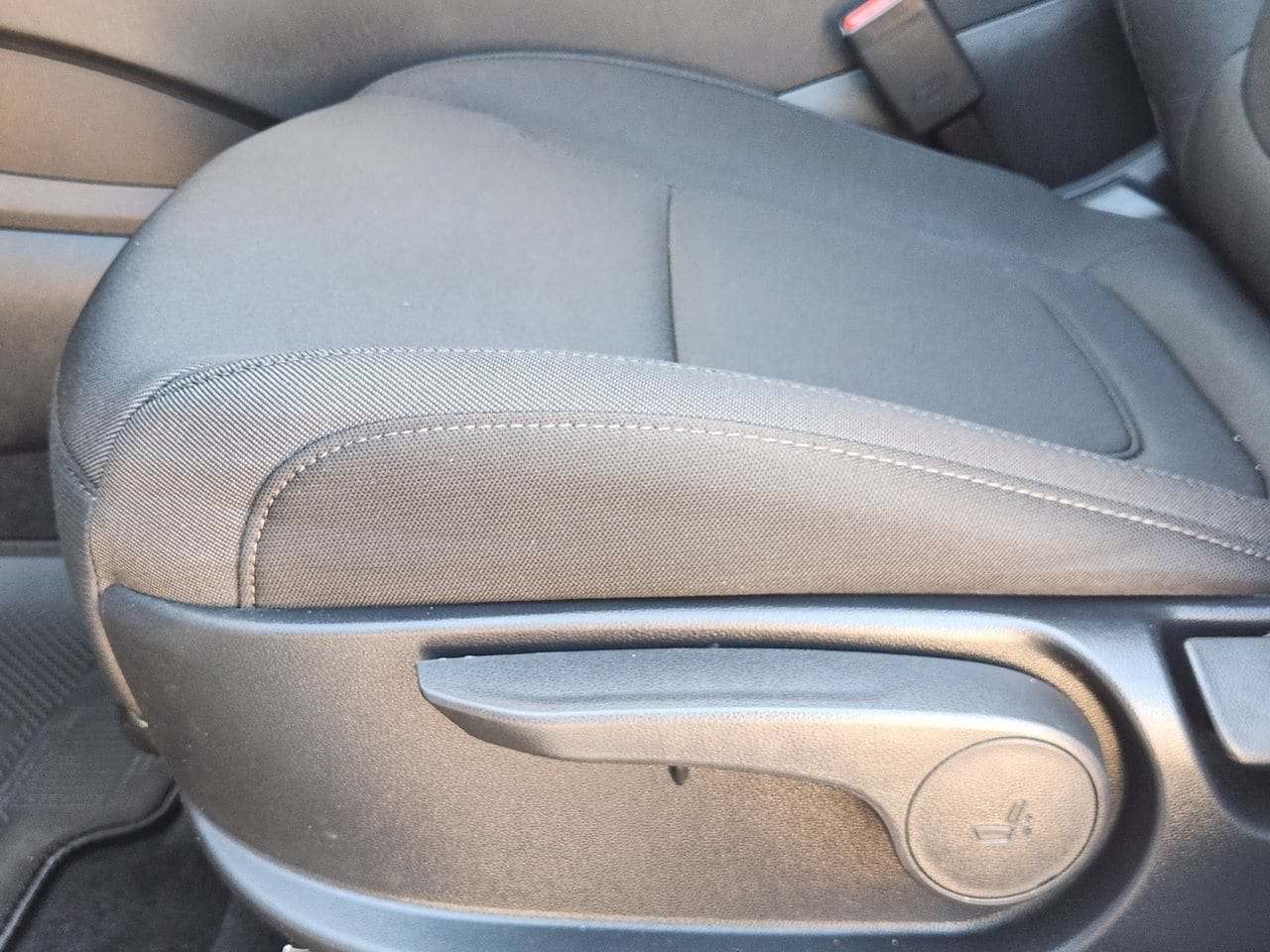 Certified 2025 Hyundai Tucson SE FWD image 24