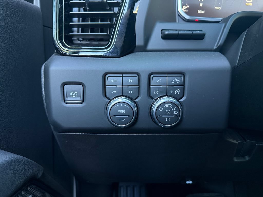 Used 2026 GMC Sierra 2500 AT4 w/ AT4 Premium Plus Package AWD/4WD image 32