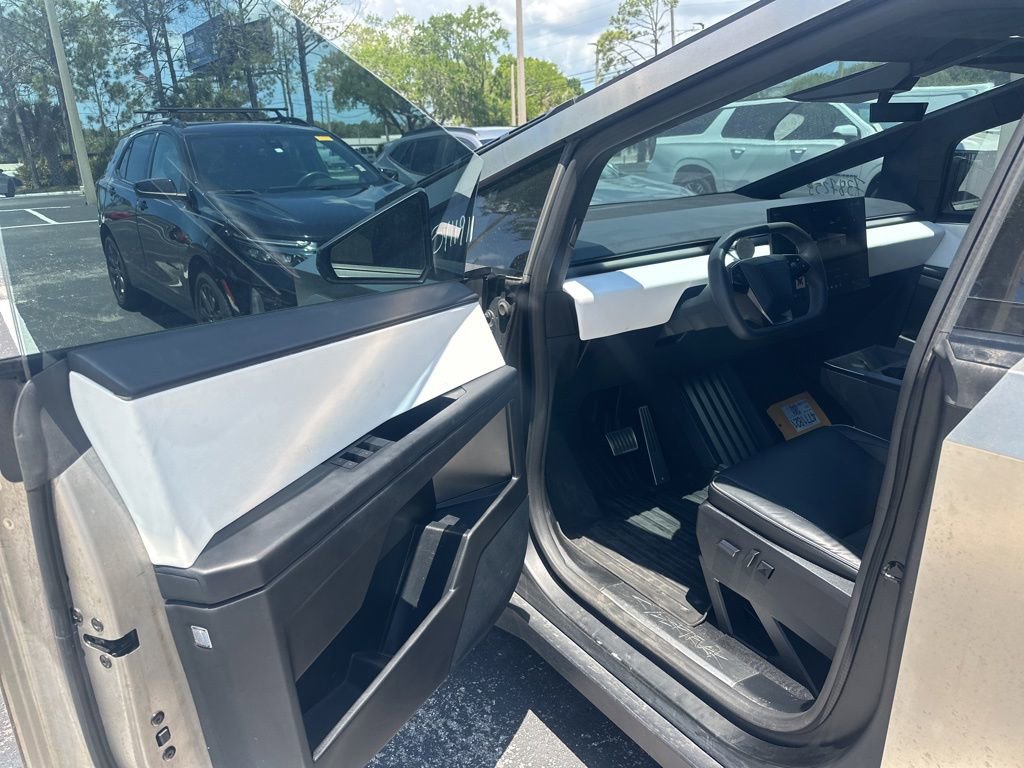 Used 2024 Tesla Cybertruck AWD Crew Cab image 8