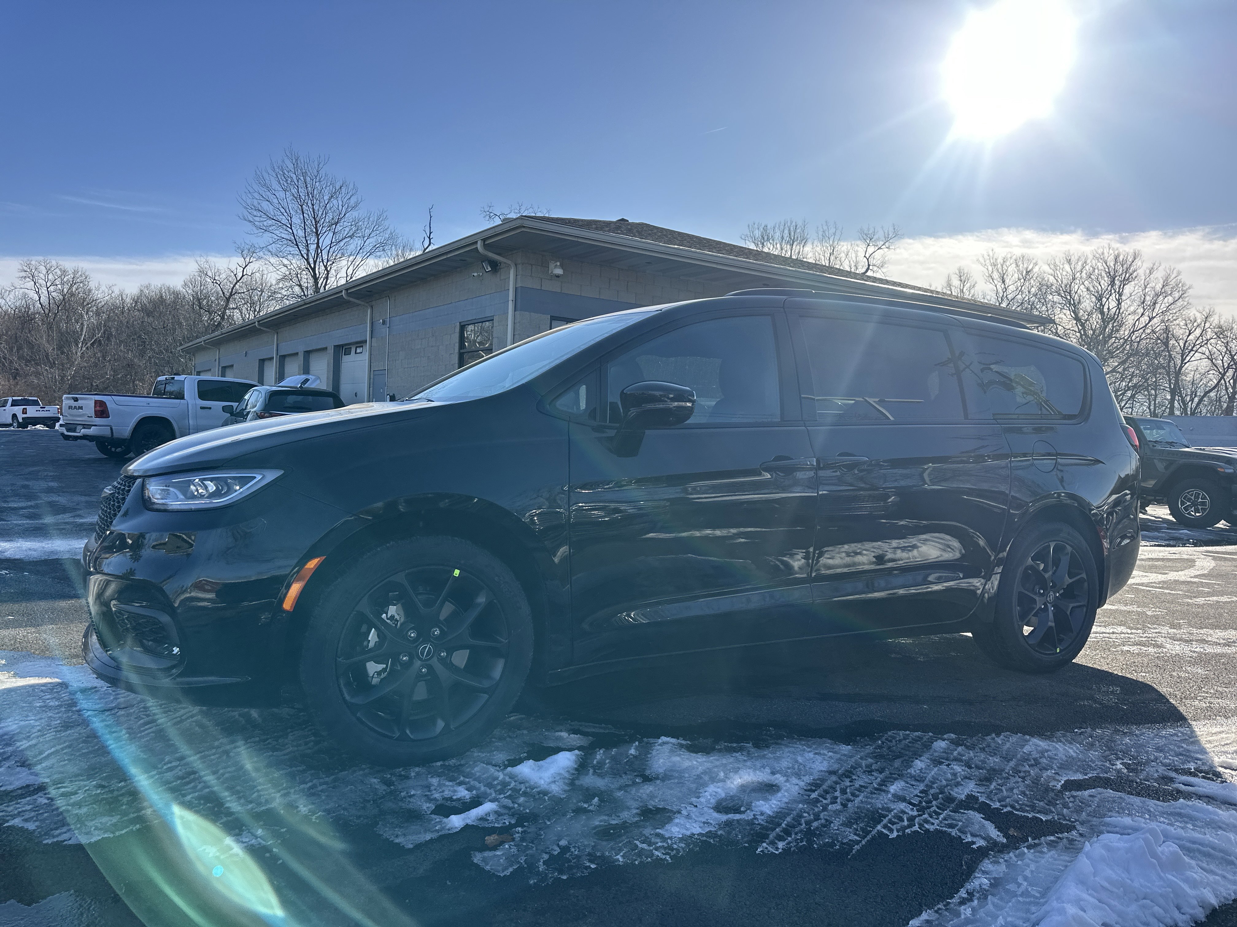 New 2026 Chrysler Pacifica Select w/ S Appearance Package FWD image 24