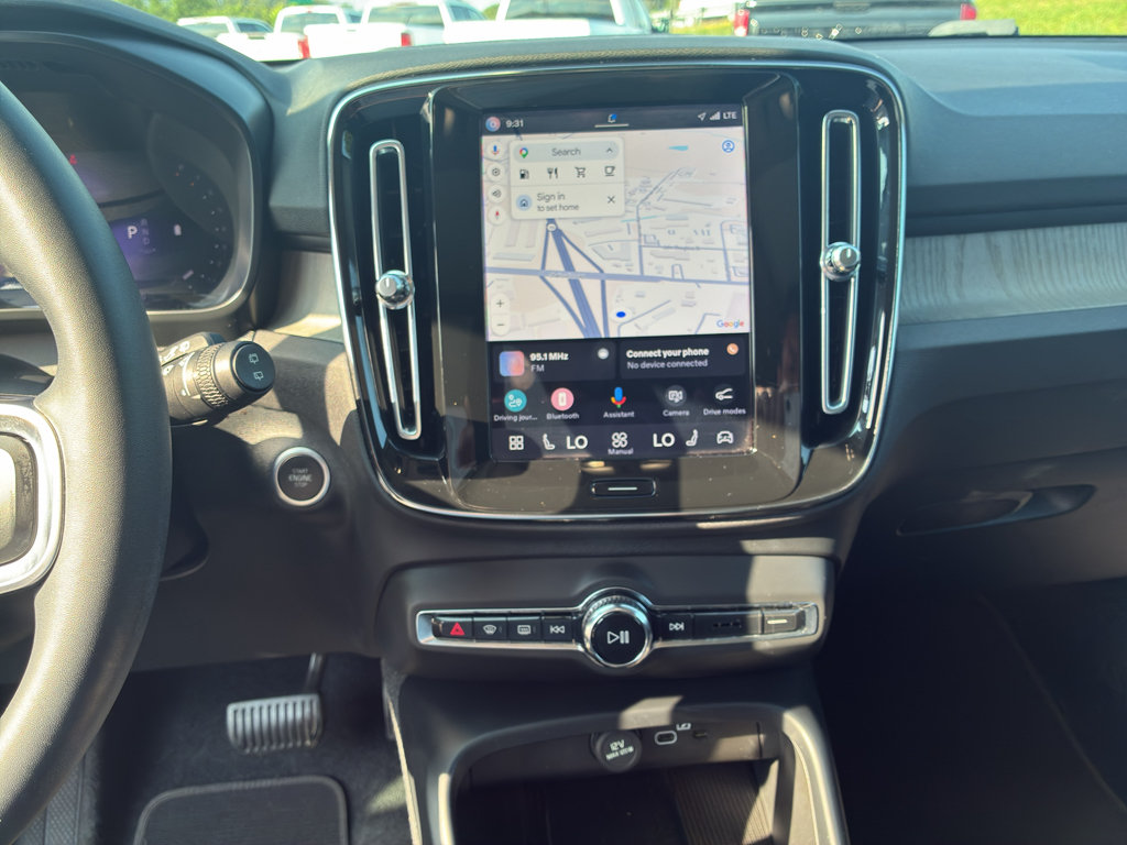 Used 2023 Volvo XC40 B4 Ultimate FWD image 15