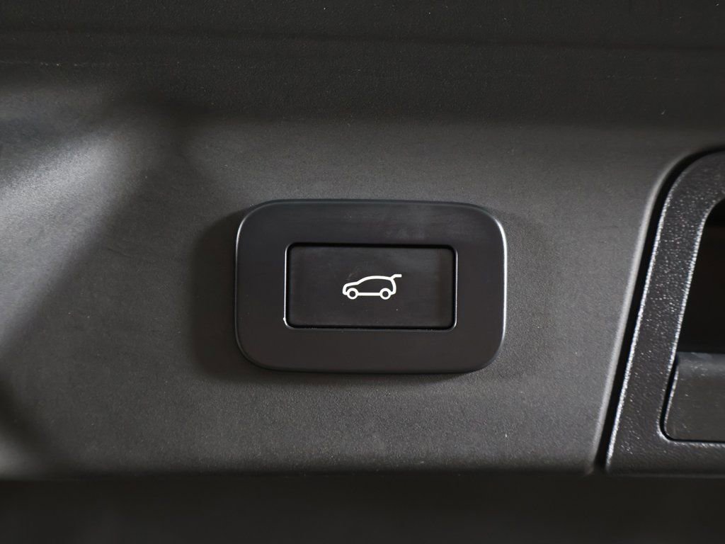 Used 2023 Land Rover Range Rover Velar R-Dynamic S image 24