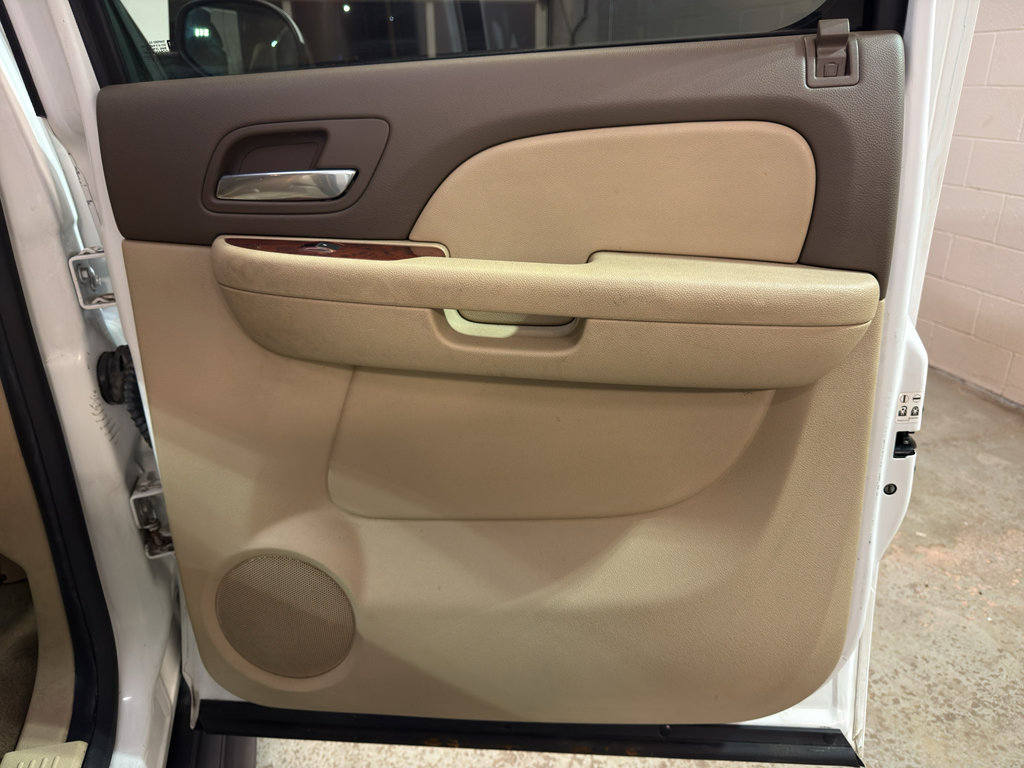 Used 2014 Chevrolet Suburban LT w/ Luxury Package image 25