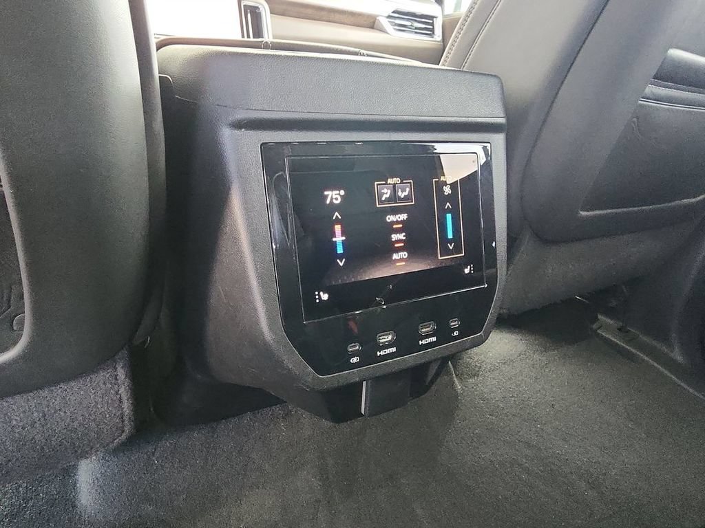 Certified 2025 GMC Yukon Denali Ultimate AWD/4WD image 21