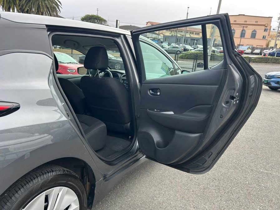 Used 2025 Nissan Leaf S FWD image 34