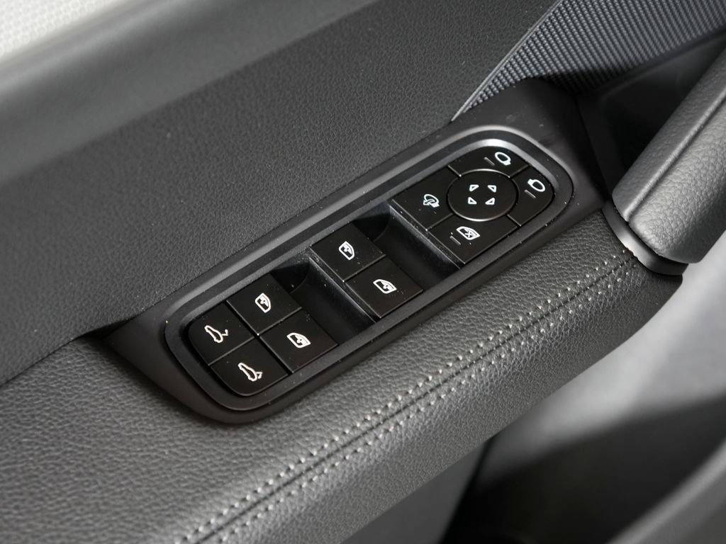 New 2026 Porsche Cayenne Coupe AWD/4WD image 16