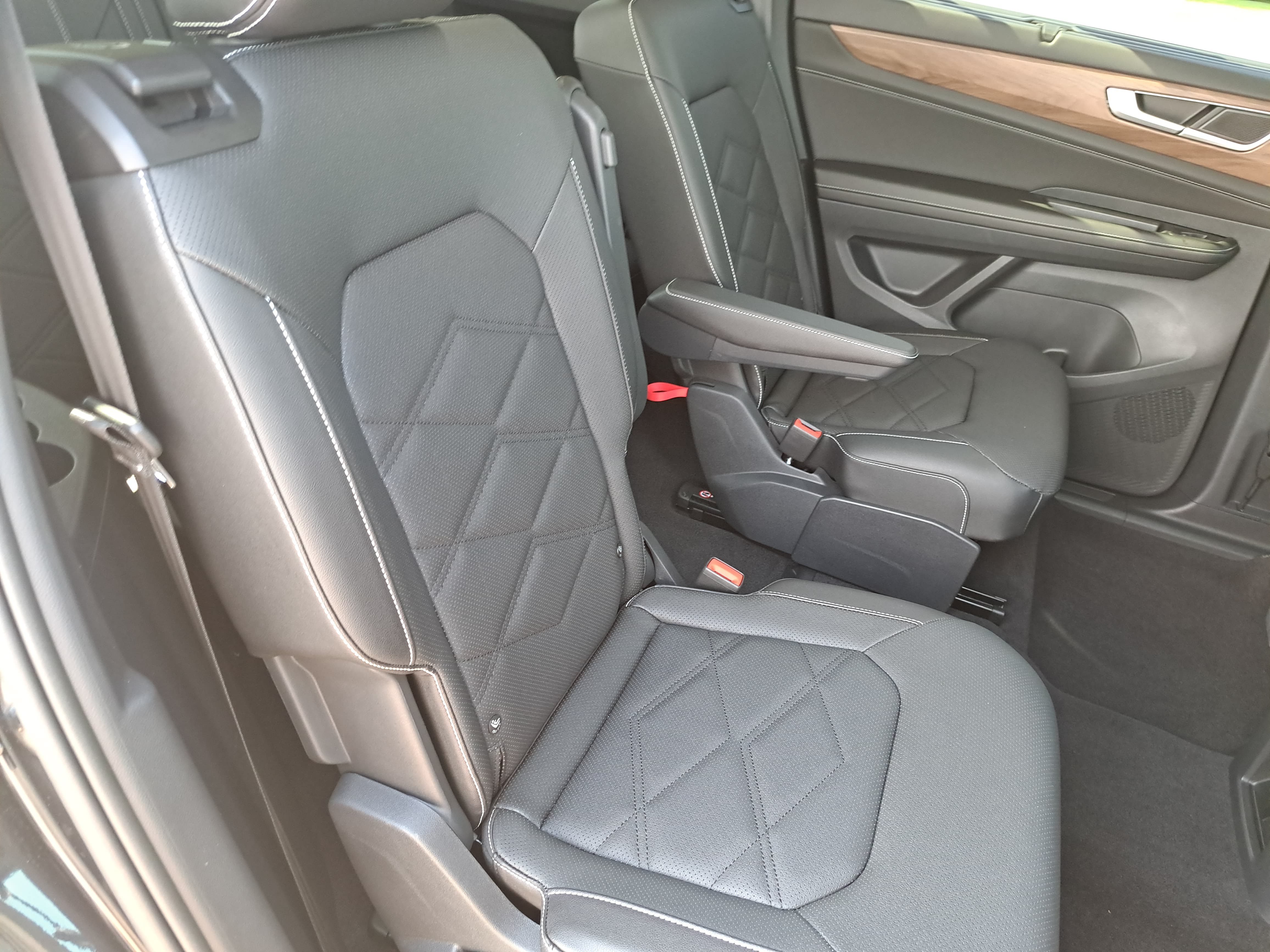 Certified 2026 Volkswagen Atlas SE w/ Panoramic Sunroof Package FWD image 12