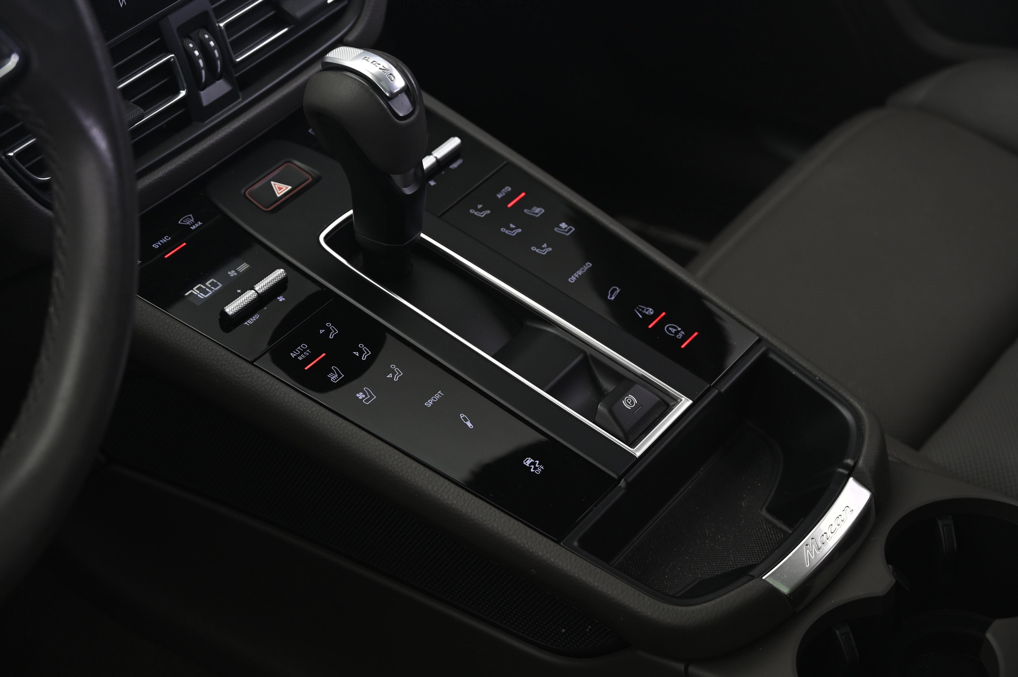 Certified 2024 Porsche Macan S AWD/4WD image 34