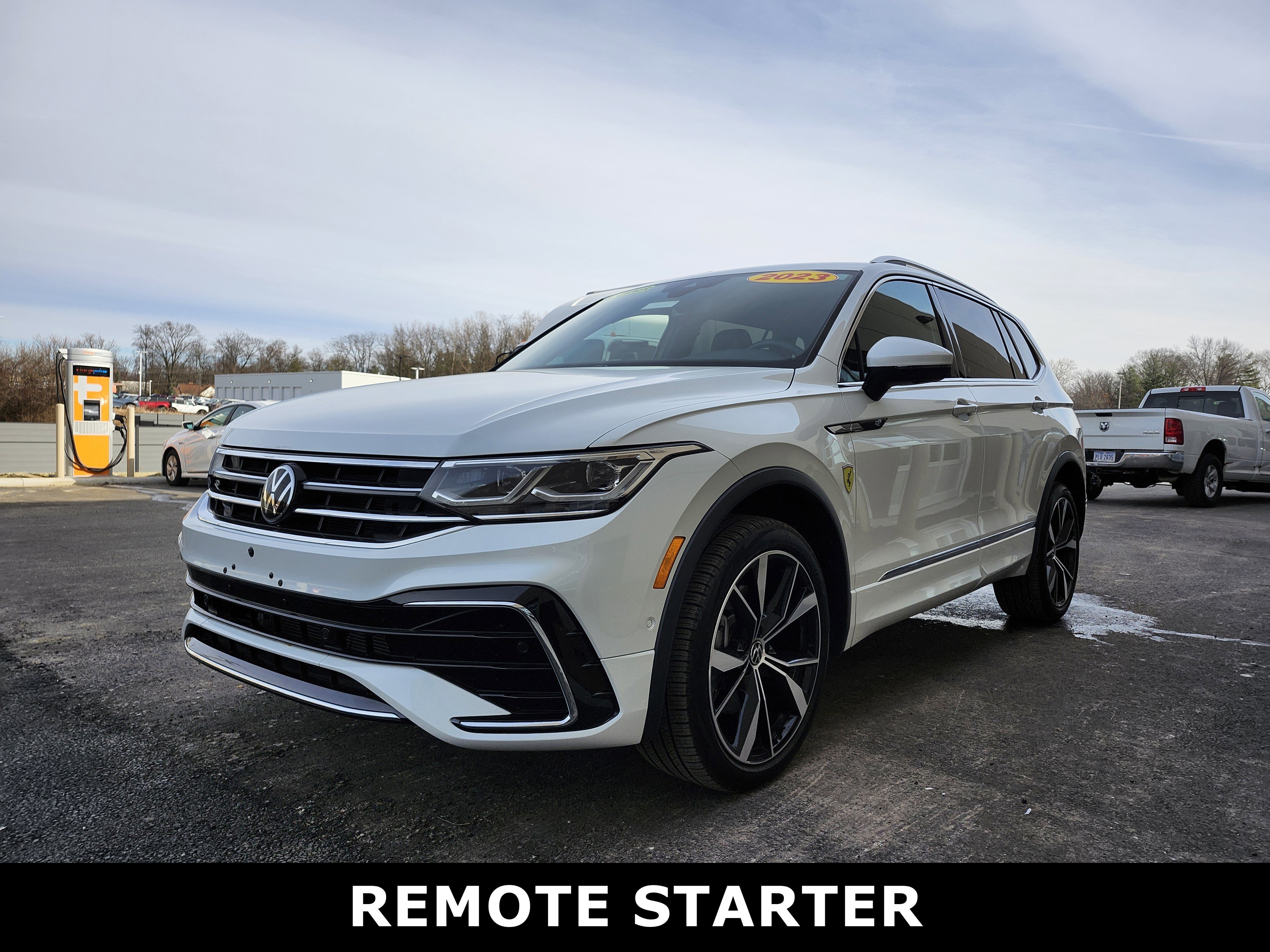 Used 2023 Volkswagen Tiguan SEL R-Line image 31