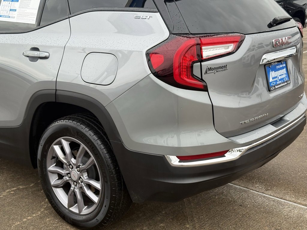Used 2024 GMC Terrain SLT image 15