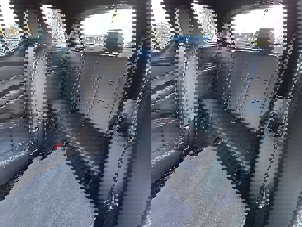 Used 2023 Chevrolet Traverse LT image 27