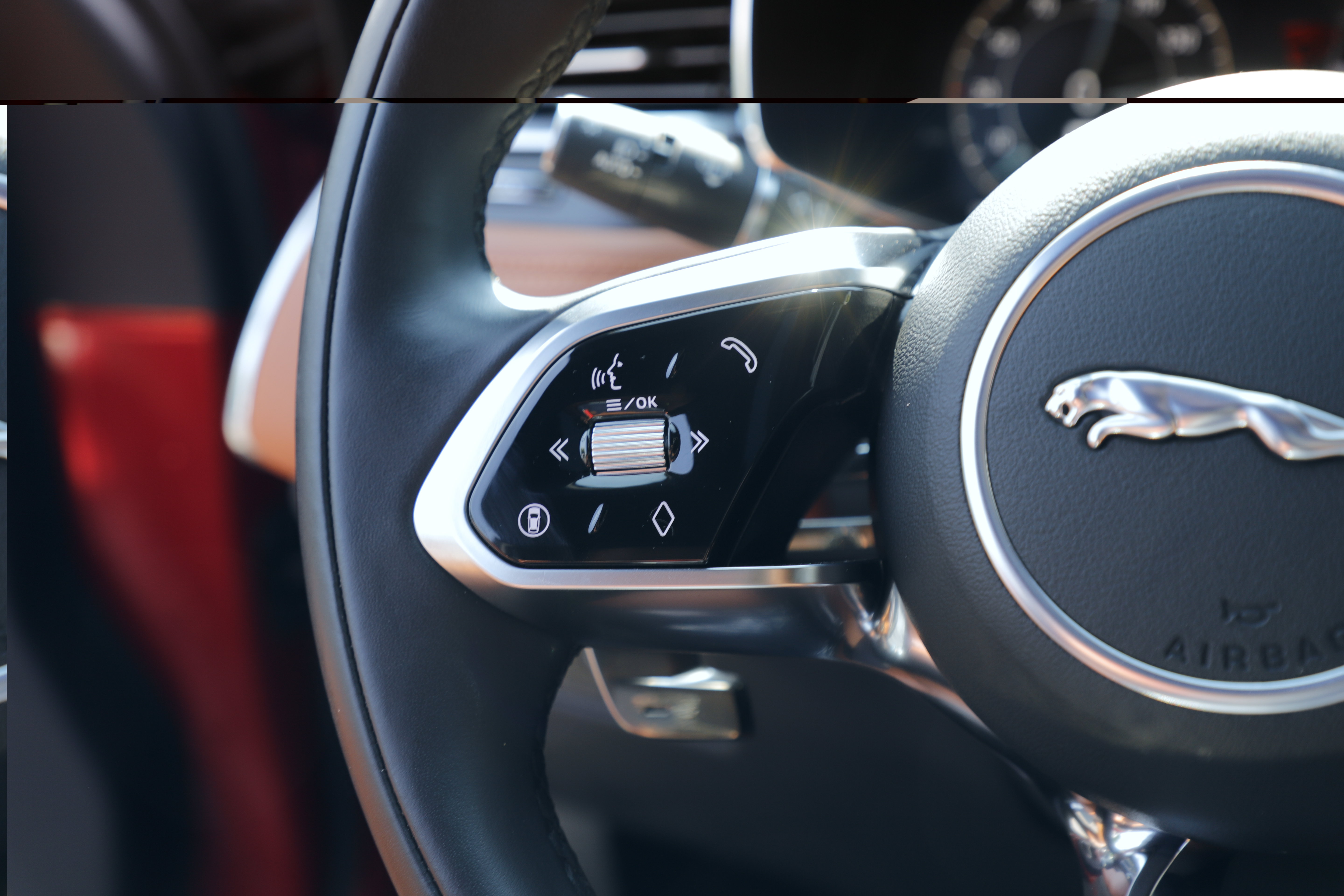 Certified 2025 Jaguar F-PACE R-Dynamic S AWD/4WD image 22