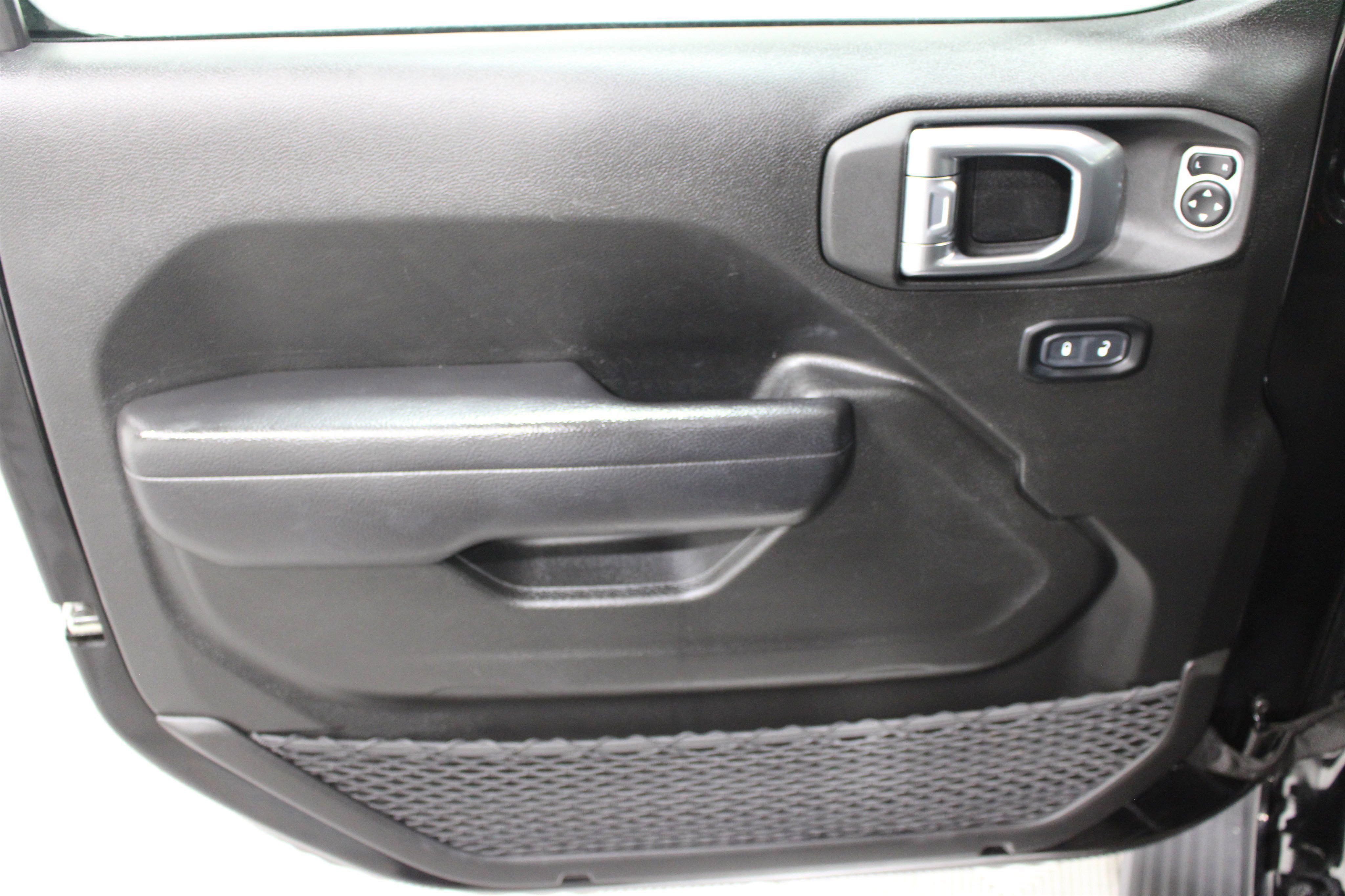 Used 2023 Jeep Gladiator Mojave w/ Cold Weather Group image 6